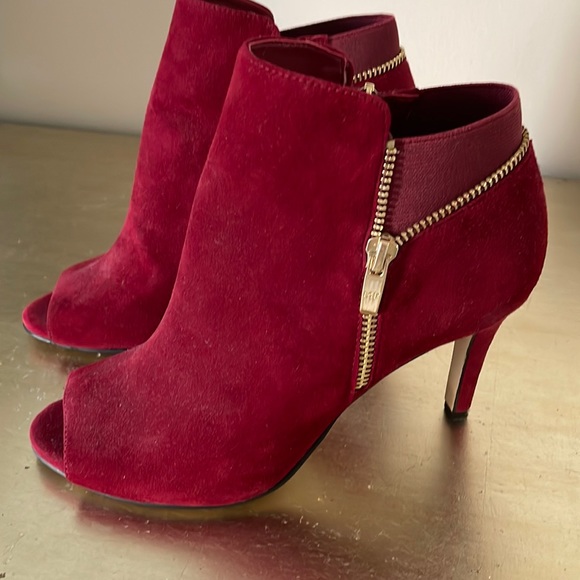 Marc Fisher Red Boots for the holidays! - Picture 1 of 6